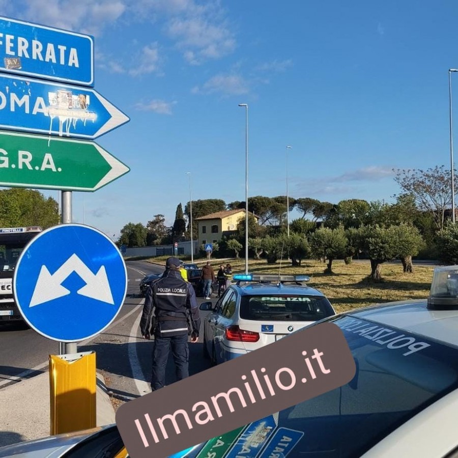 Inseguimento sulla Tuscolana a Frascati: speronano l'auto dei carabinieri e si danno alla fuga