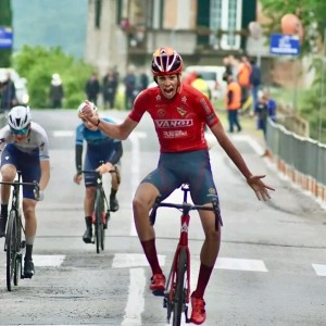 Ciclismo, il ciampinese Marco Petrolati trionfa al GP Città di Cortona