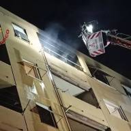 Appartamento in fiamme, sgomberati a scopo precauzionale gli appartamenti di un palazzo