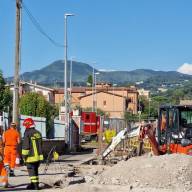 Albano Laziale | Paura a Pavona: operai danneggiano grossa tubatura del gas durante alcuni scavi