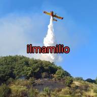 VIDEO/FOTO - Incendio sul Monte Tuscolo: prosegue lavoro mezzi di terra e aerei per combattere le fiamme. Altre emergenze a Falcognana e Colleverde