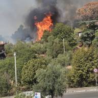 VIDEO/FOTO - Grosso incendio tra Frascati e Grottaferrata: gli aggiornamenti