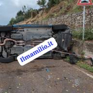 Velletri | Incidente stradale all'alba in via Rioli. Due feriti e un ragazzo fuggito