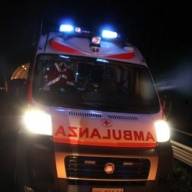 Incidente mortale nella notte: perde la vita un ventenne, due feriti