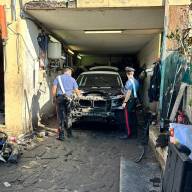 Scoperta officina abusiva per smontaggio auto rubate e successiva rivendita pezzi sul mercato nero, denunciato 35enne